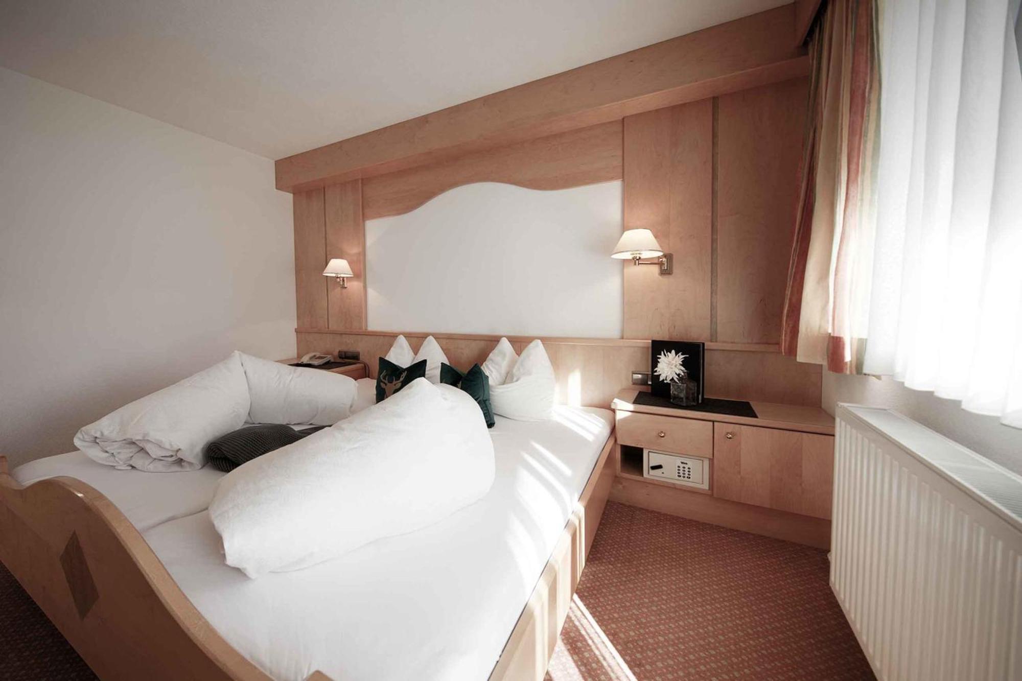 Garni Rustica Hotell Sölden Eksteriør bilde